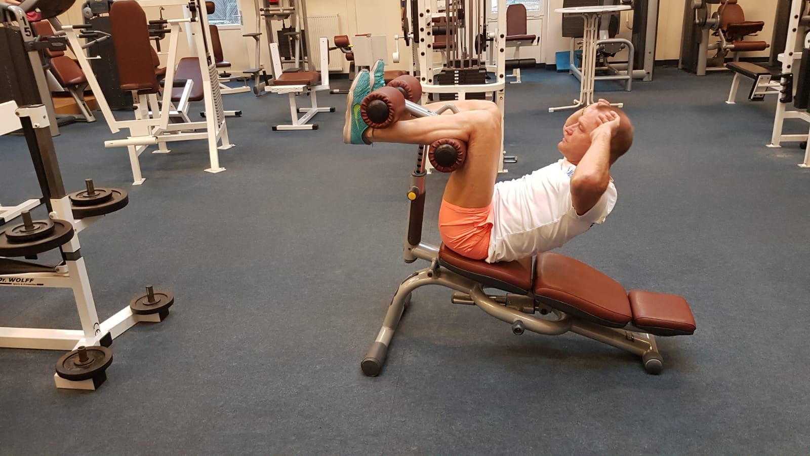 Sit Ups auf der Negativbank (Decline Sit Ups) + Hängendes Beinheben (Hanging Leg Raises Sit Ups auf der Negativbank (Decline Sit Ups) + Hängendes Beinheben (Hanging Leg Raises
